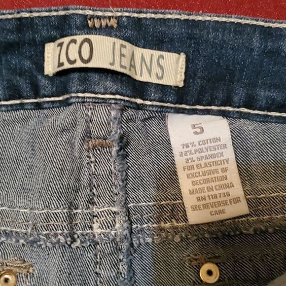 Zco Women's Embroidered Bermuda Jean Shorts Size 5 - Picture 5 of 9